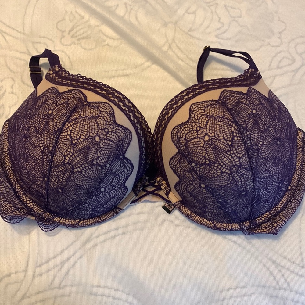 Worn once Victoria Secret Very Sexy Push-Up bra.